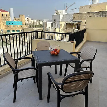 Spacious Airy Penthouse Near Bugibba Square Apartament
