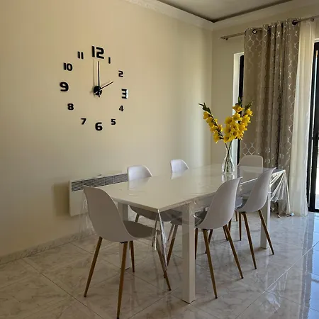 Spacious Airy Penthouse Near Bugibba Square Apartament St Paul's Bay