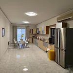 Spacious Airy Penthouse Near Bugibba Square アパート