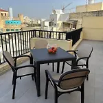 Spacious Airy Penthouse Near Bugibba Square Appartamento