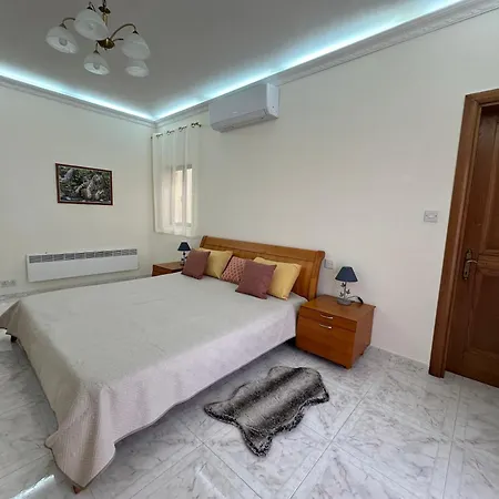 شقة Spacious Airy Penthouse Near Bugibba Square خليج سانت بول