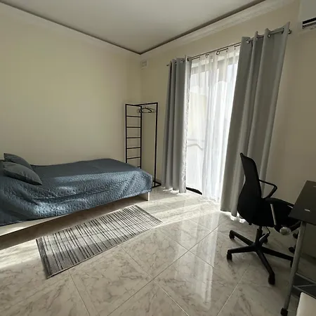 Spacious Airy Penthouse Near Bugibba Square شقة *