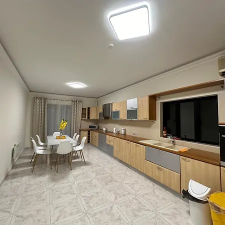 Spacious Airy Penthouse Near Bugibba Square *