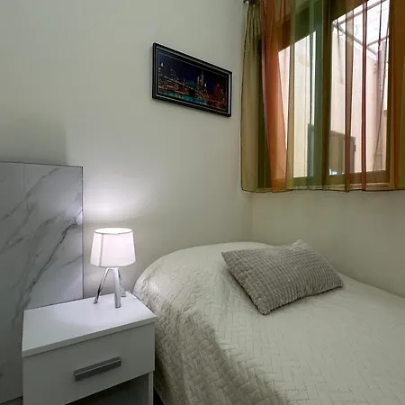 شقة Spacious Airy Penthouse Near Bugibba Square خليج سانت بول