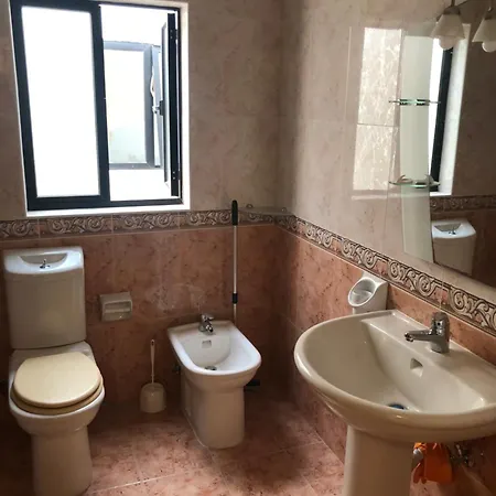 Spacious Airy Penthouse Near Bugibba Square شقة