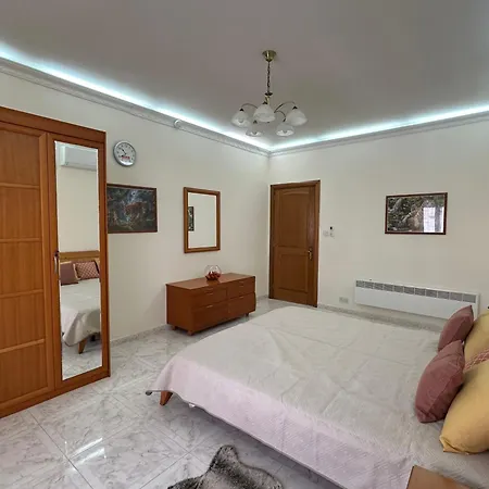 Spacious Airy Penthouse Near Bugibba Square *