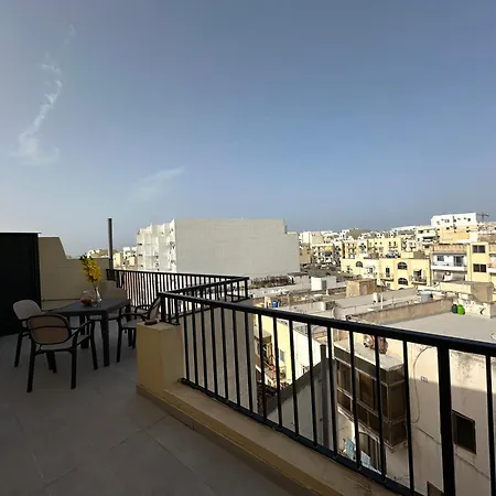 Spacious Airy Penthouse Near Bugibba Square Apartment *
