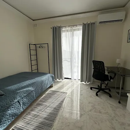 شقة Spacious Airy Penthouse Near Bugibba Square خليج سانت بول