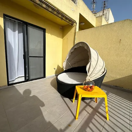 Spacious Airy Penthouse Near Bugibba Square شقة *
