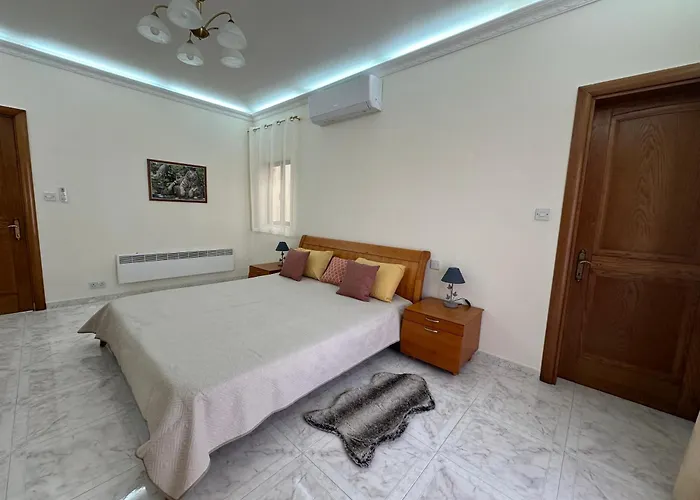 Apartamento Spacious Airy Penthouse Near Bugibba Square St Paul's Bay