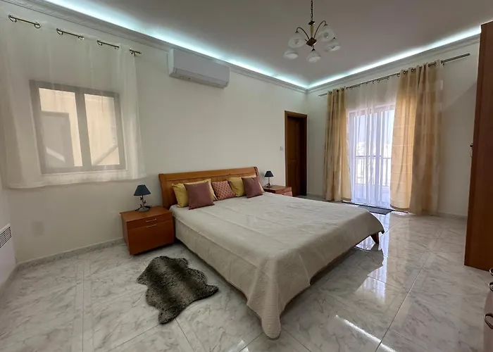 Apartment Spacious Airy Penthouse Near Bugibba Square *