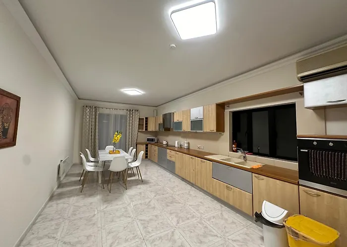 Spacious Airy Penthouse Near Bugibba Square *