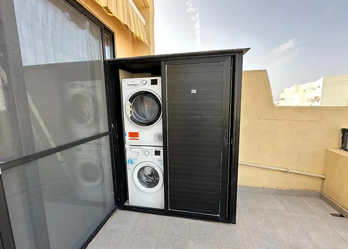 Spacious Airy Penthouse Near Bugibba Square *