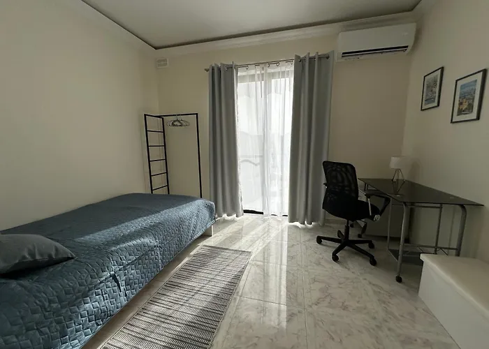 Apartamento Spacious Airy Penthouse Near Bugibba Square St Paul's Bay