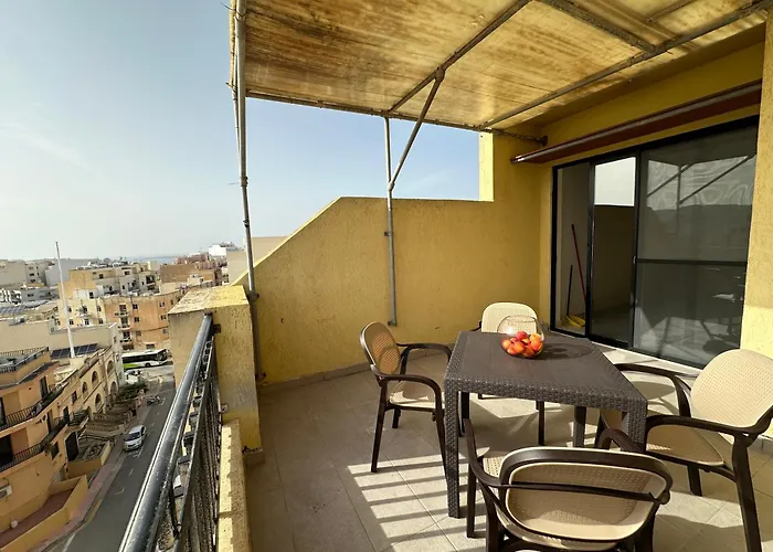 Apartment Spacious Airy Penthouse Near Bugibba Square