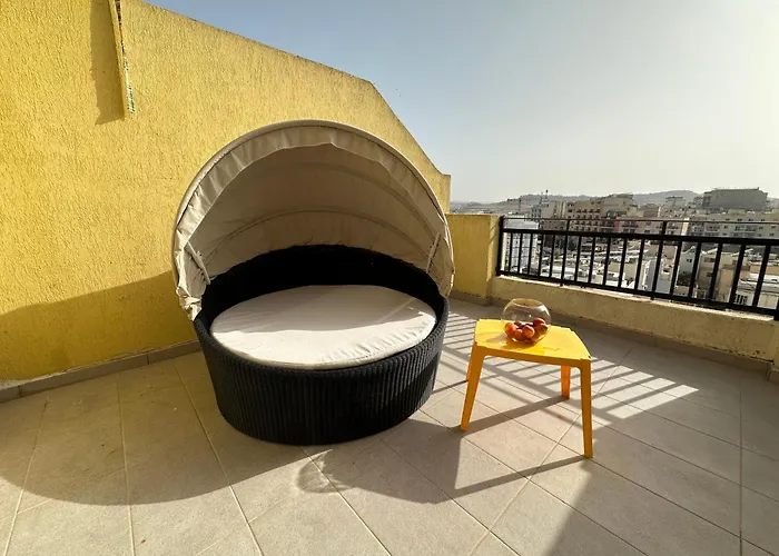 Spacious Airy Penthouse Near Bugibba Square