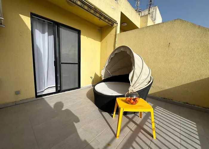 Spacious Airy Penthouse Near Bugibba Square Apartment *