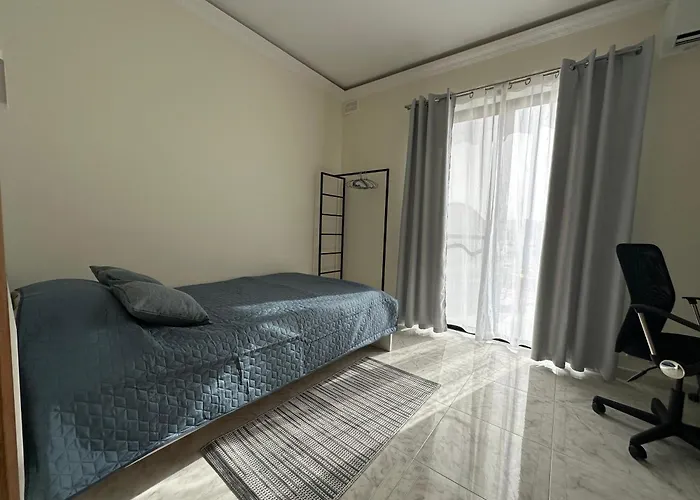 Spacious Airy Penthouse Near Bugibba Square *