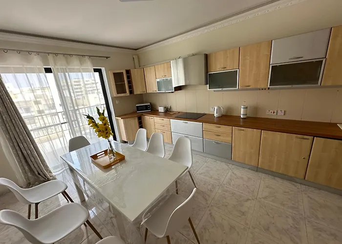Apartamento Spacious Airy Penthouse Near Bugibba Square