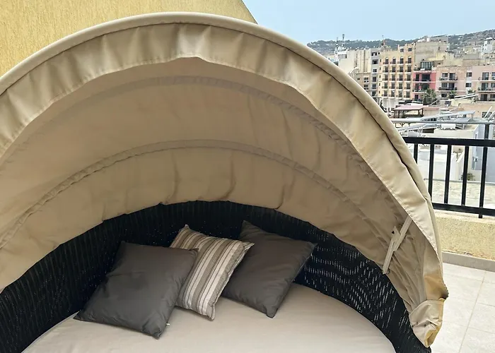 Spacious Airy Penthouse Near Bugibba Square Apartment *