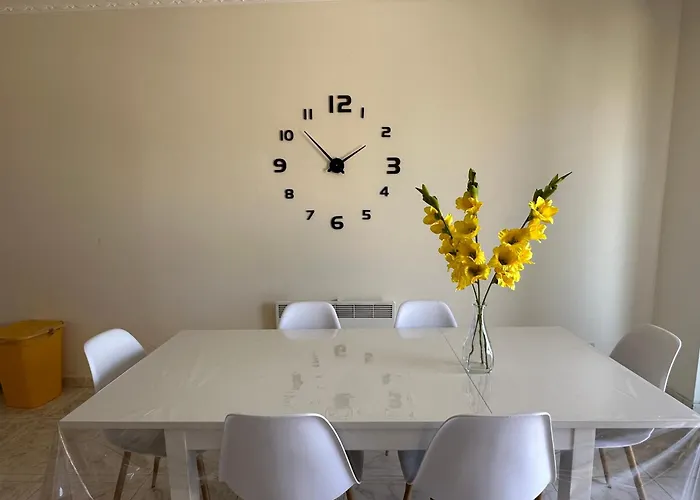 Spacious Airy Penthouse Near Bugibba Square *