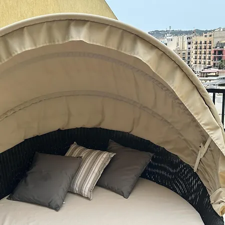Spacious Airy Penthouse Near Bugibba Square Apartment *